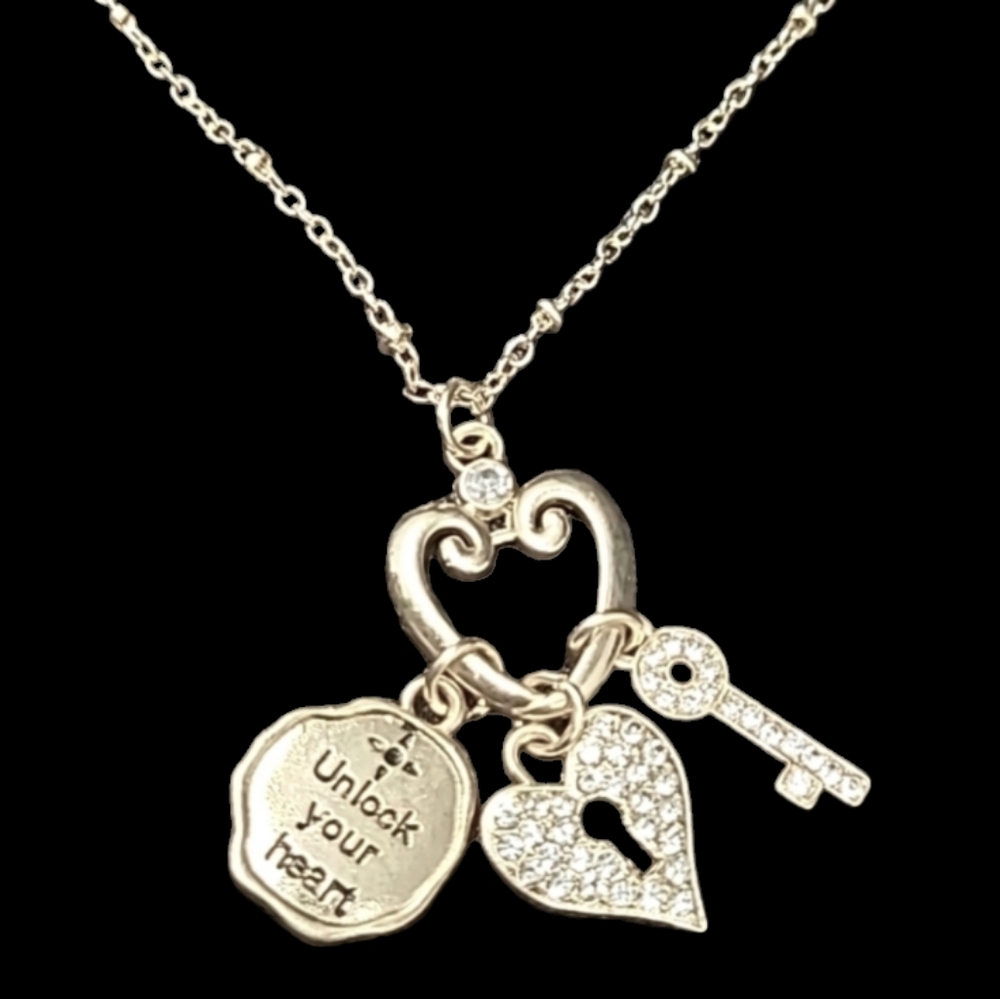 18" UNLOCK YOUR HEART-HEART WITH 3 CHARMS